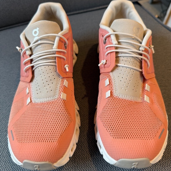 On Cloud 5 Running Shoe - Picture 1 of 6